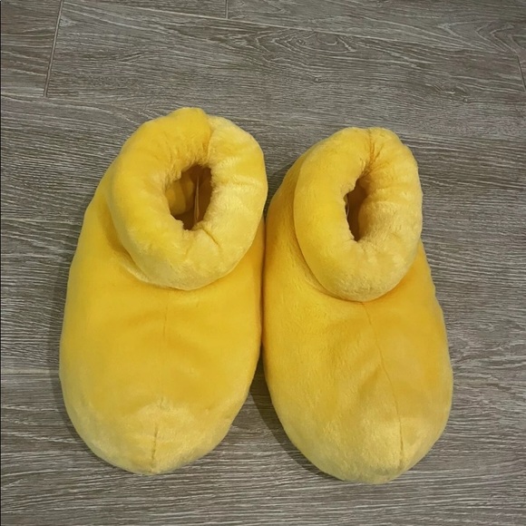 Disney World Parks Mickey Mouse Feet Plush Slippers Adult Large Yellow NEW - Picture 2 of 3